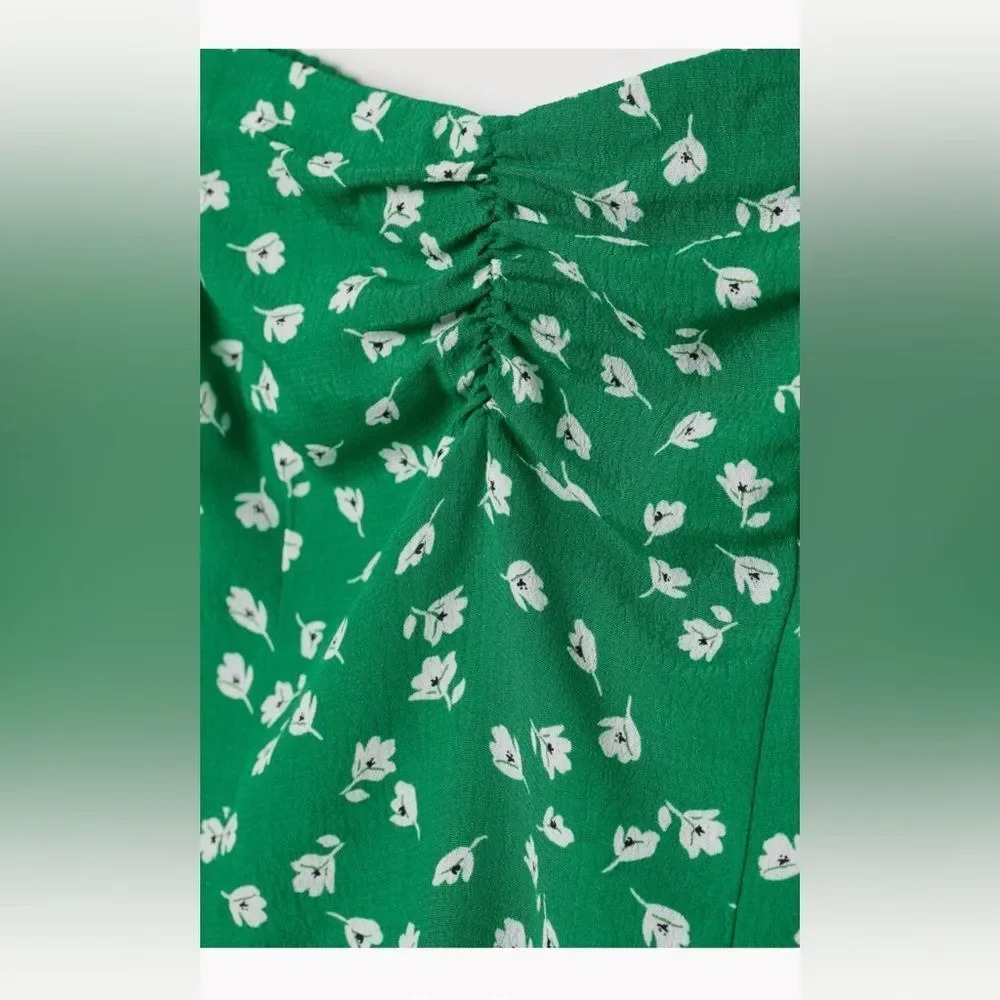💚 Romantic Green Floral Puff-Sleeve Top 💚 - Picture 5 of 9